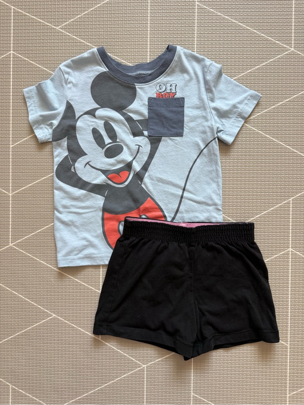 Disney baby|Girls summer set,Mickey Mouse Graphic Tee & Black Shorts•••3-4T